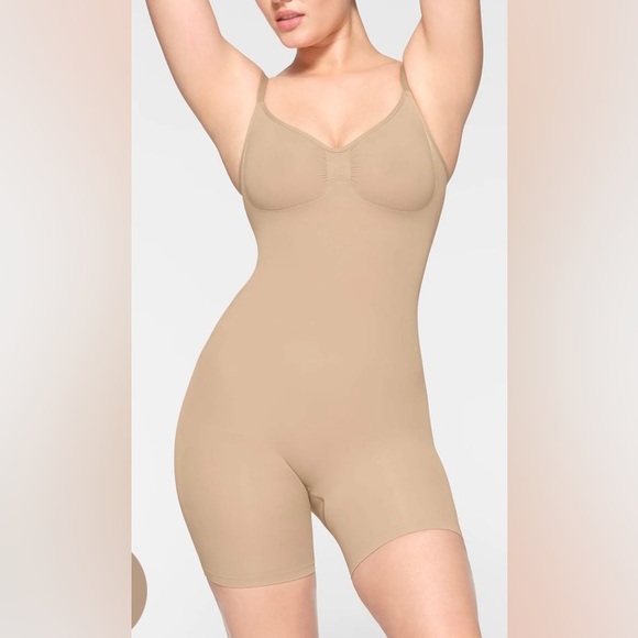 SKIMS Seamless Sculpt Mid Thigh Bodysuit Women’s Size‎ S/M